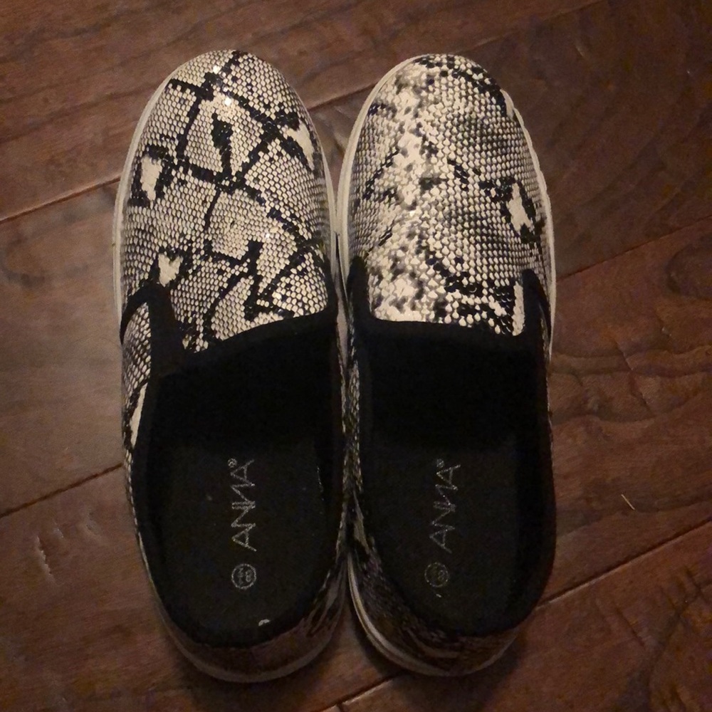 Snake skin shoes